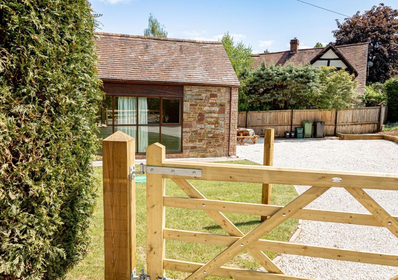 The Barn In Longhope - Luxury Barn Conversion מראה חיצוני תמונה